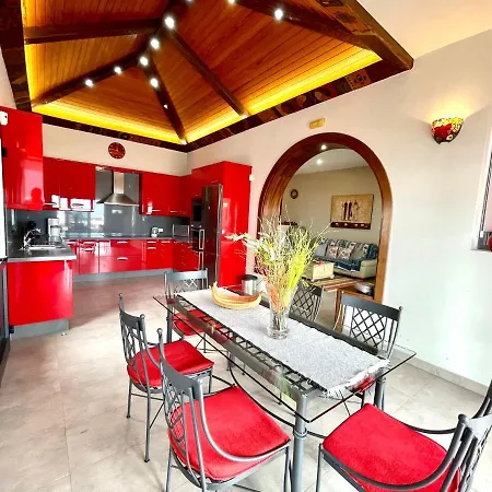 Wonderful With Private Pool, Wifi, Gym And Barbecue In South Tenerife וילה