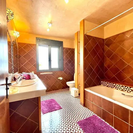 Wonderful With Private Pool, Wifi, Gym And Barbecue In South Tenerife וילה אדחה